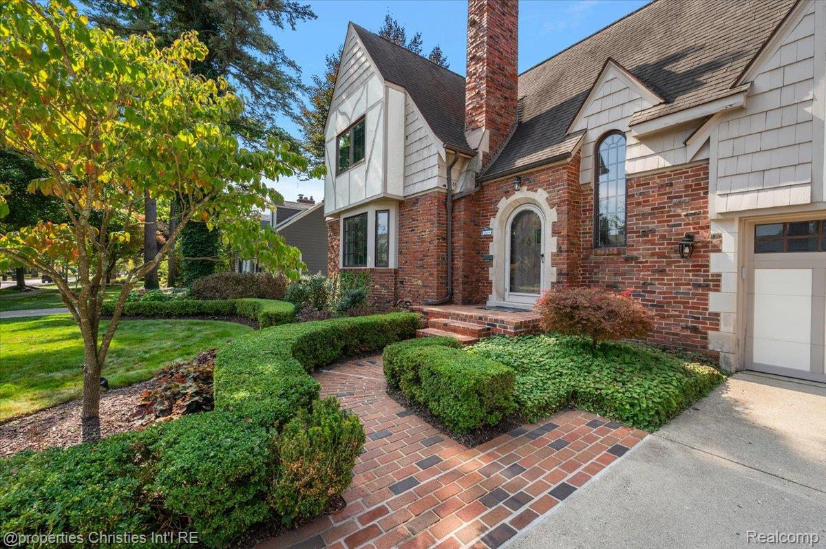 264 Larchlea Drive