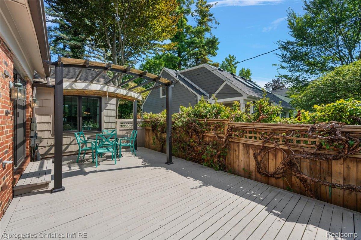 264 Larchlea Drive