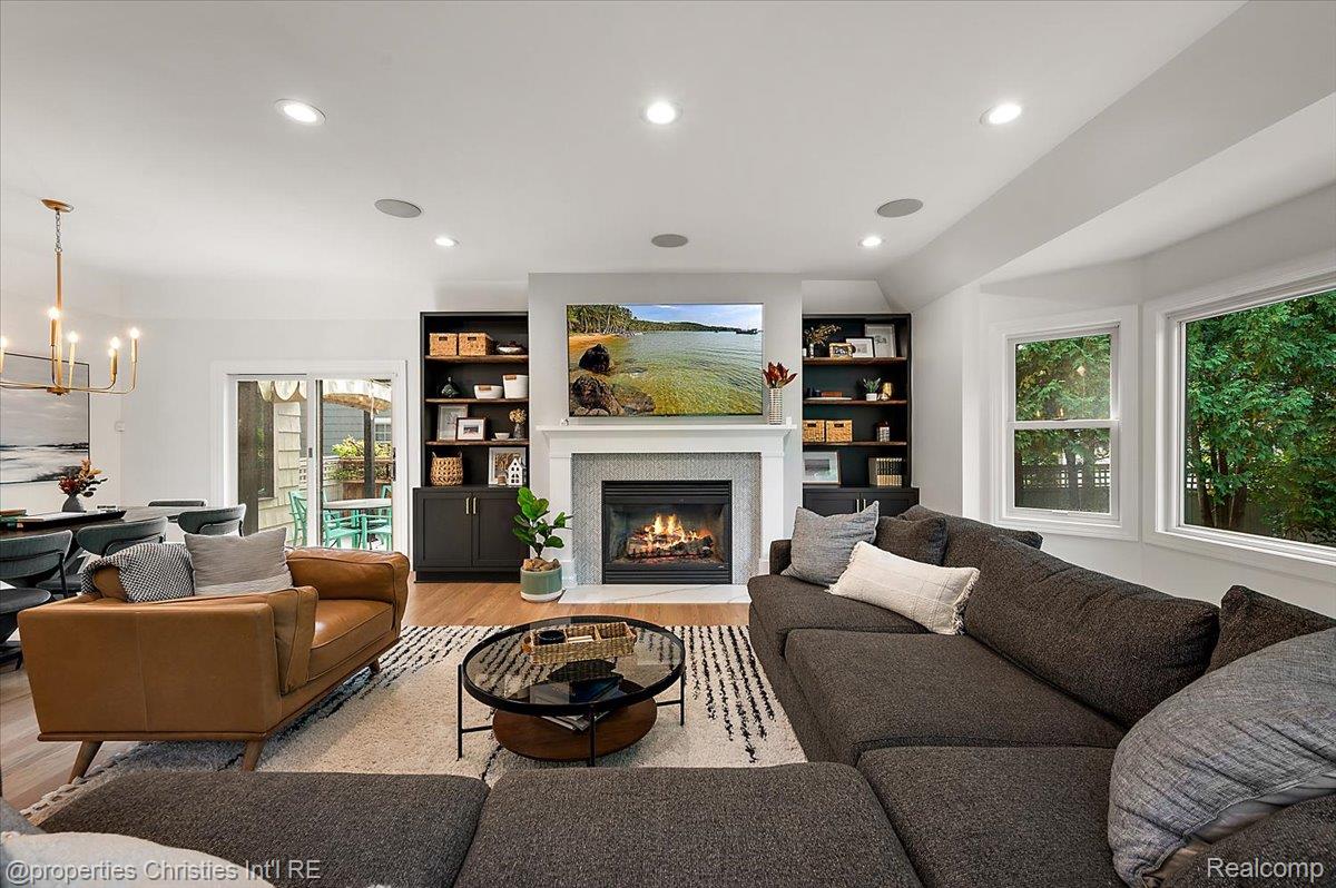 264 Larchlea Drive