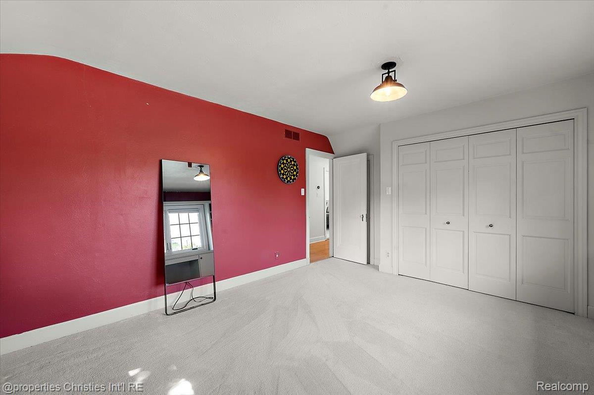264 Larchlea Drive
