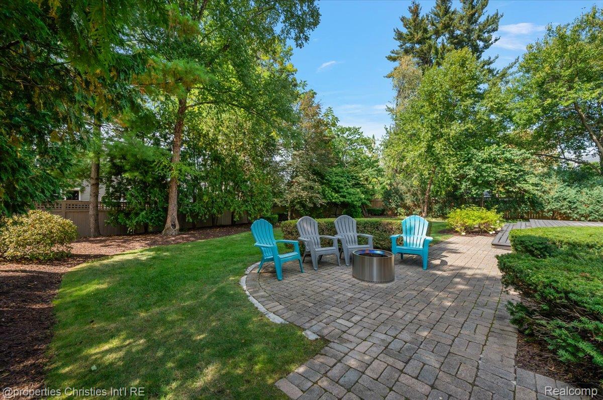264 Larchlea Drive