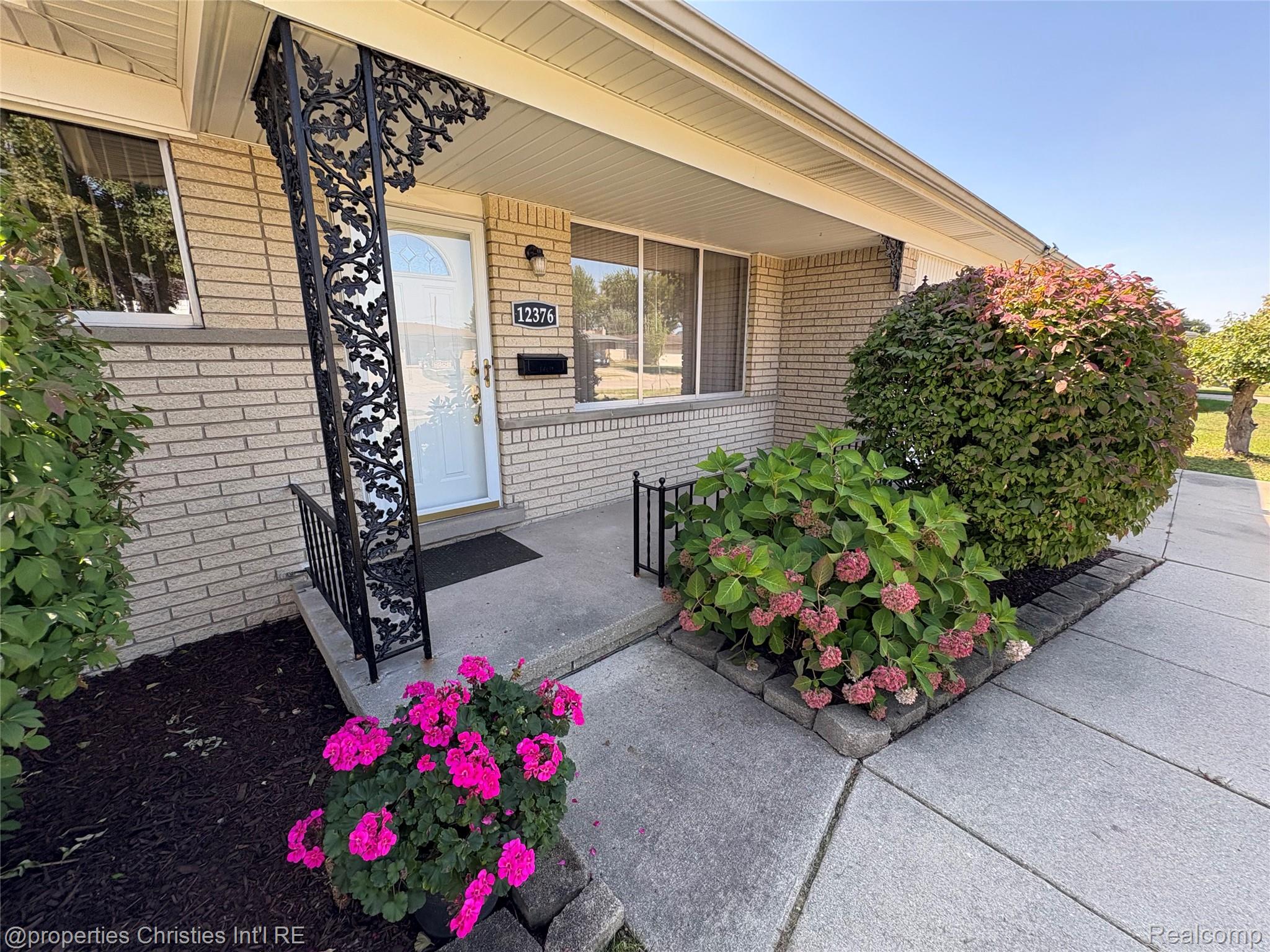 12376 CANTERBURY Drive