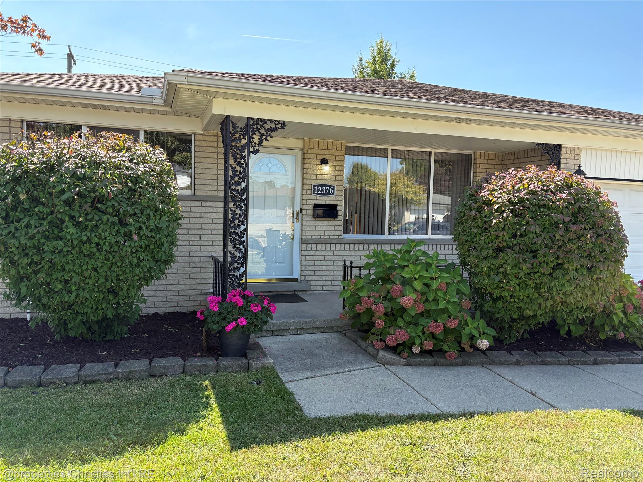 12376 CANTERBURY Drive