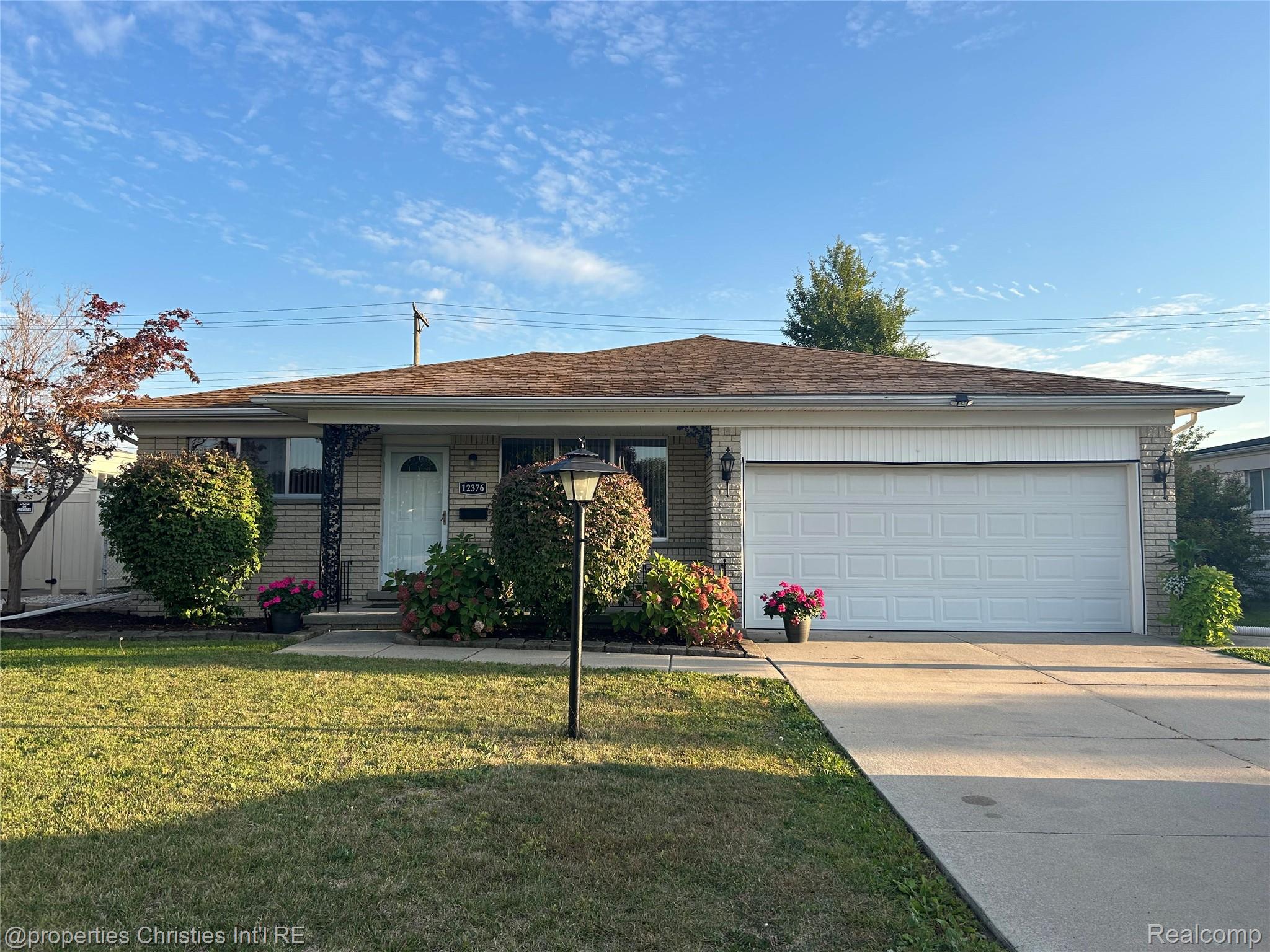 12376 CANTERBURY Drive