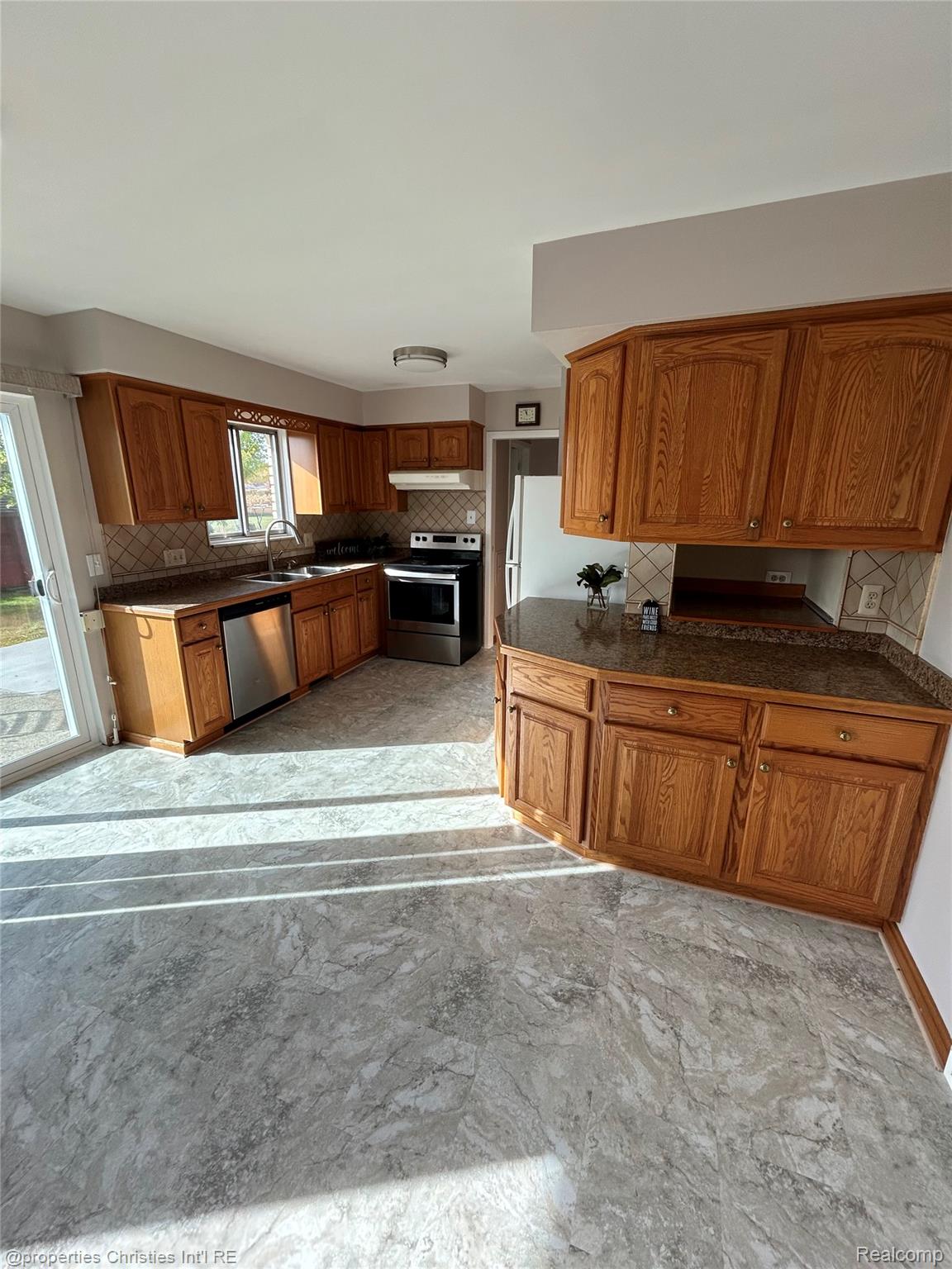 12376 CANTERBURY Drive