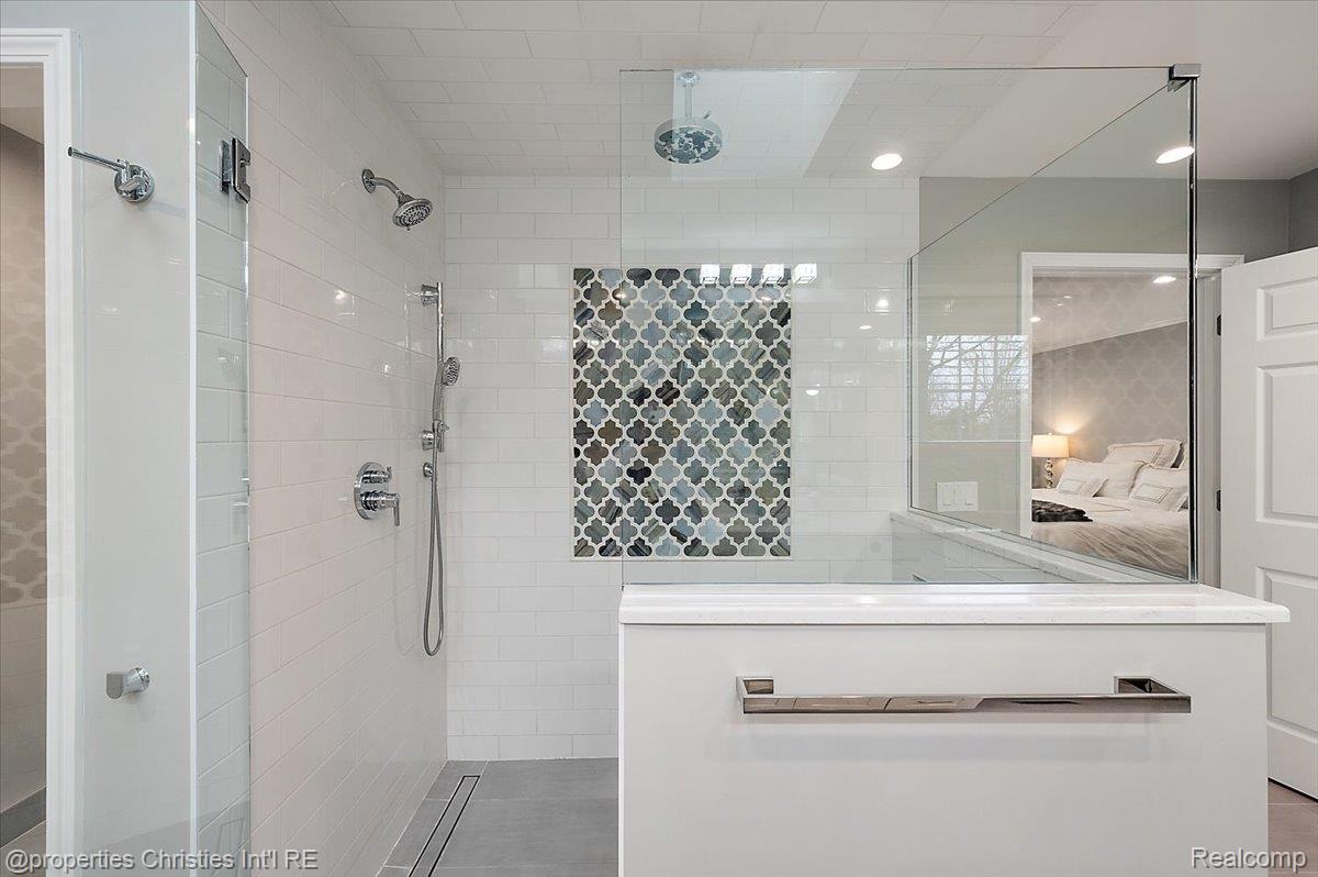 31301 Coachlight Lane