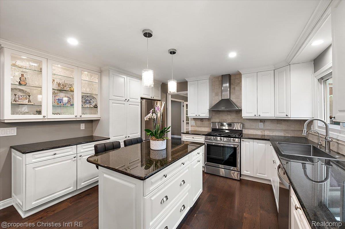 31301 Coachlight Lane