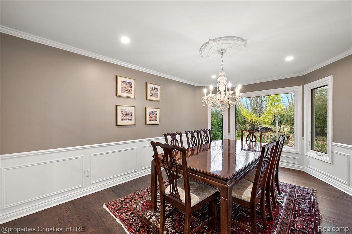 31301 Coachlight Lane