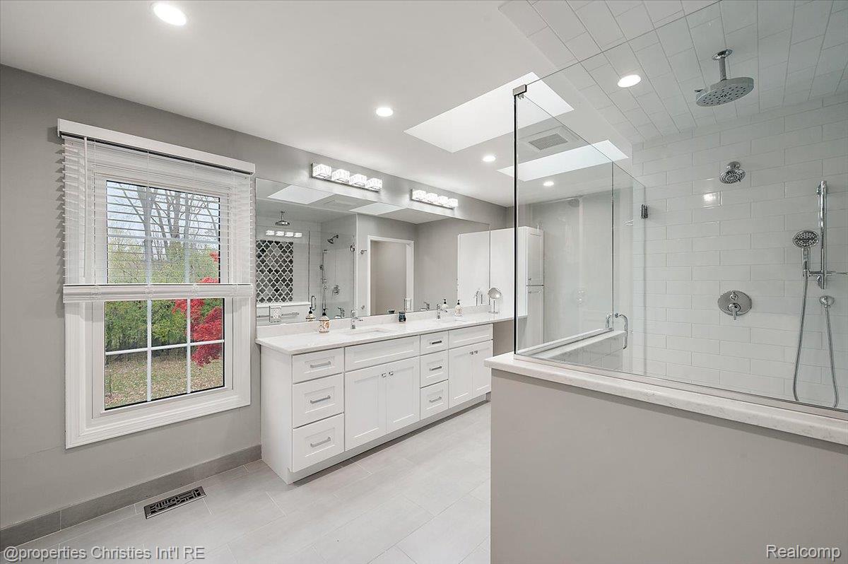 31301 Coachlight Lane