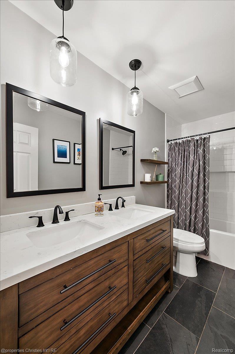 31301 Coachlight Lane