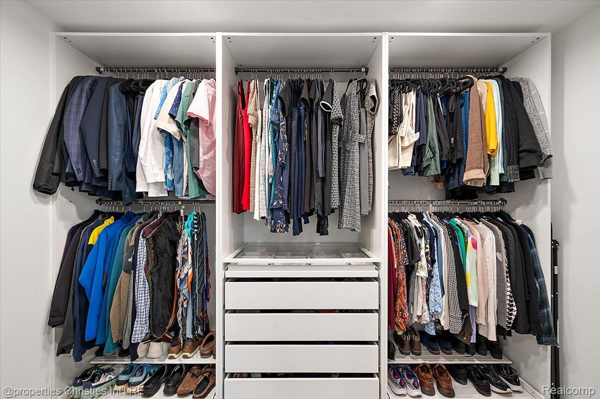 31301 Coachlight Lane