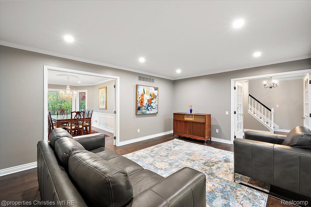 31301 Coachlight Lane