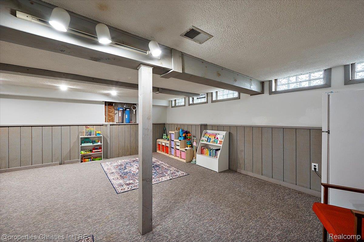 31301 Coachlight Lane