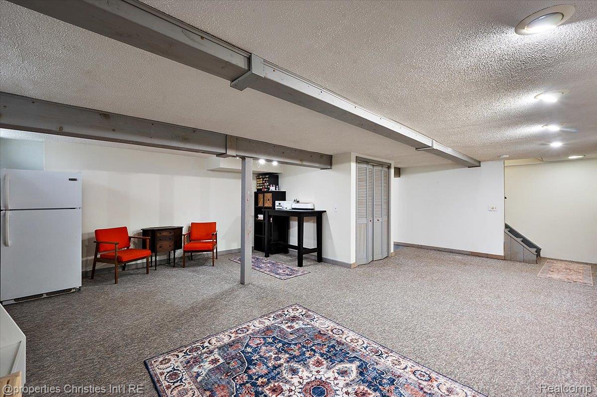 31301 Coachlight Lane