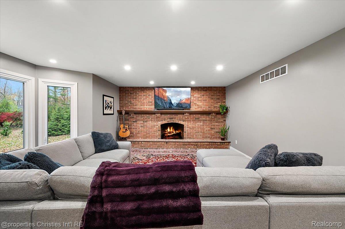 31301 Coachlight Lane