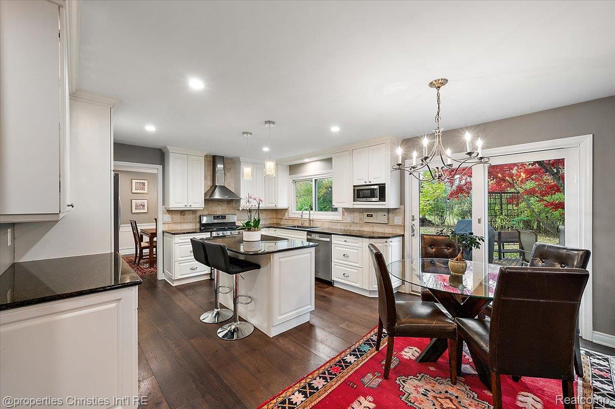 31301 Coachlight Lane