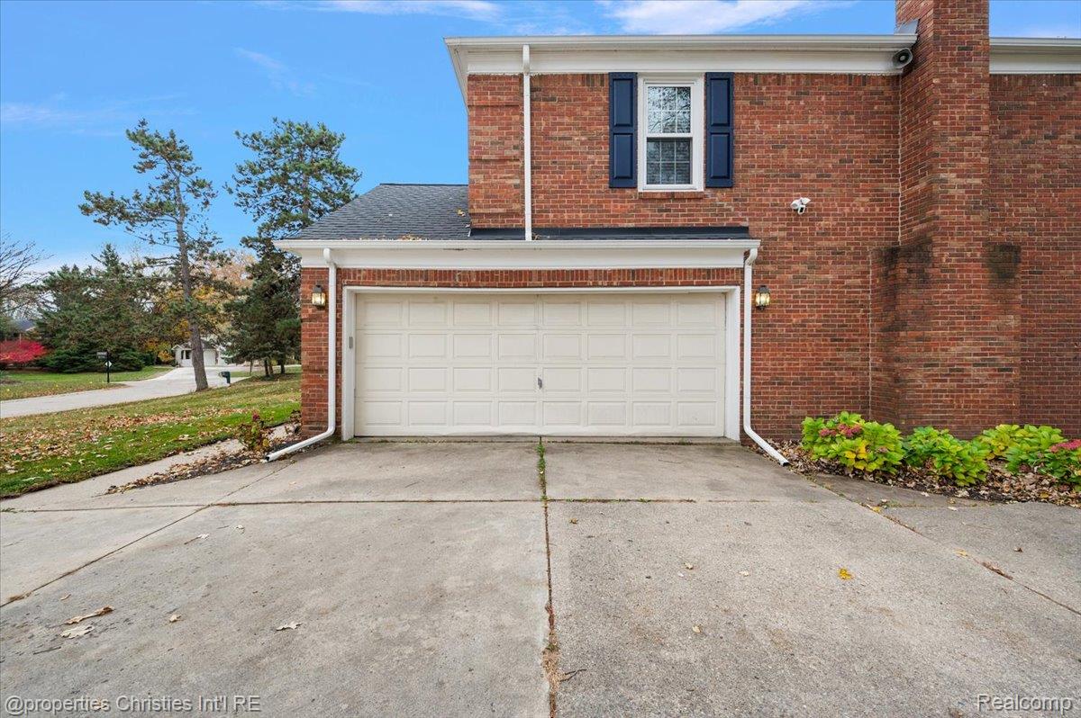 31301 Coachlight Lane