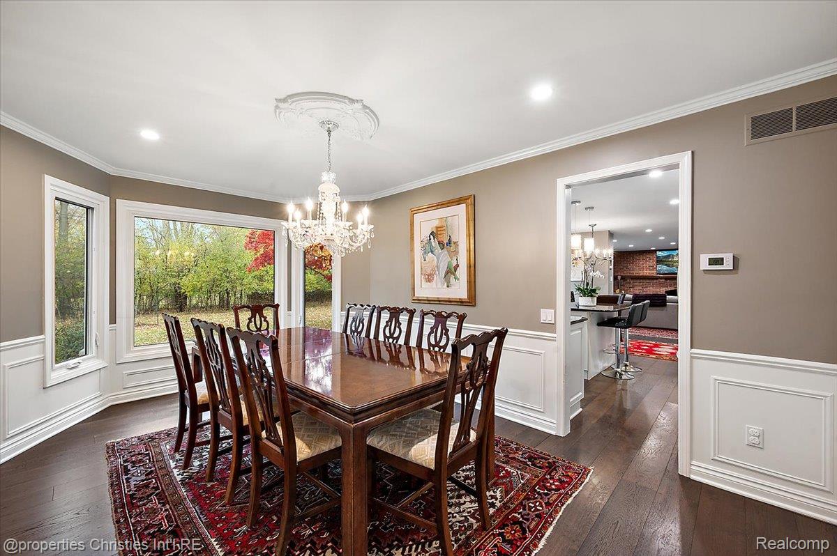 31301 Coachlight Lane