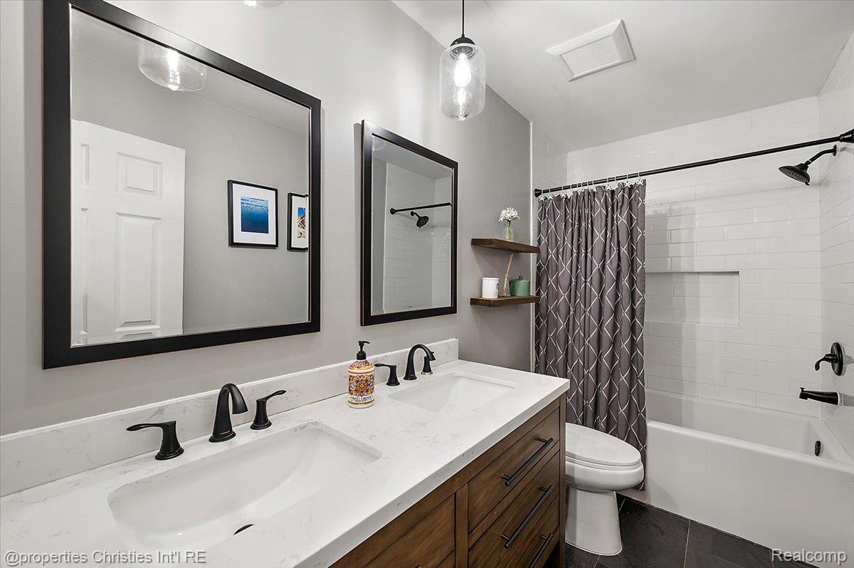 31301 Coachlight Lane