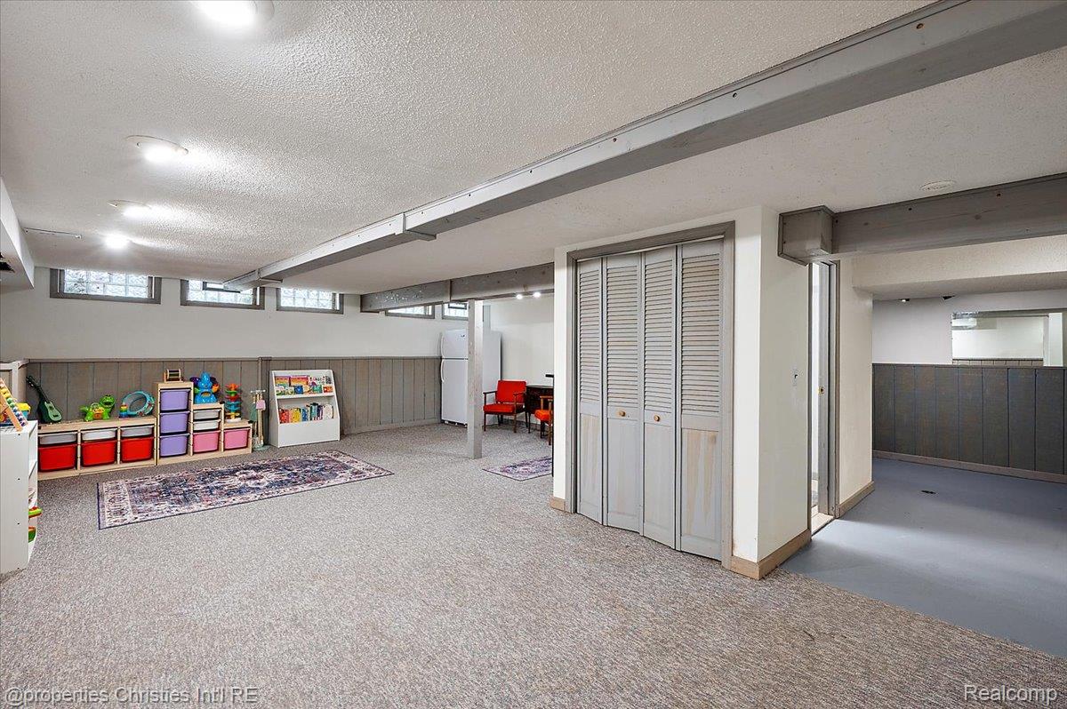 31301 Coachlight Lane