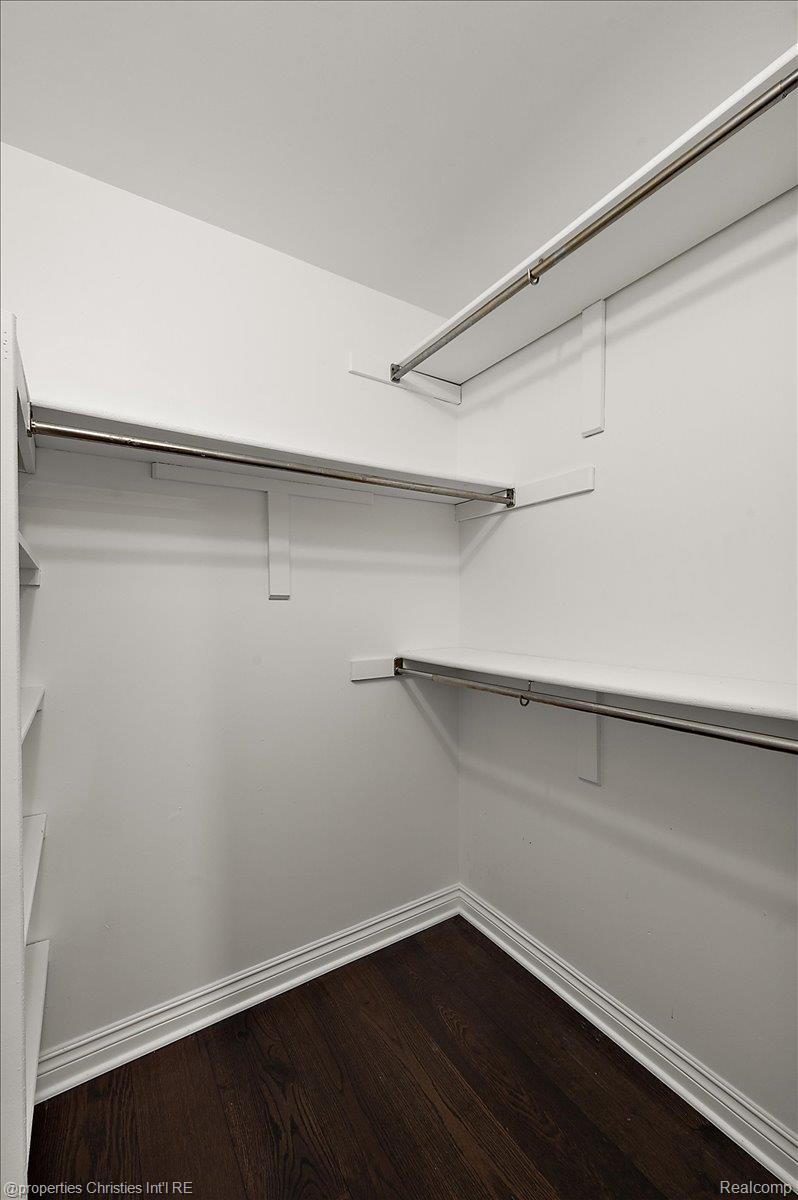 31301 Coachlight Lane