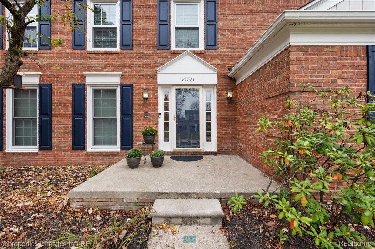 31301 Coachlight Lane