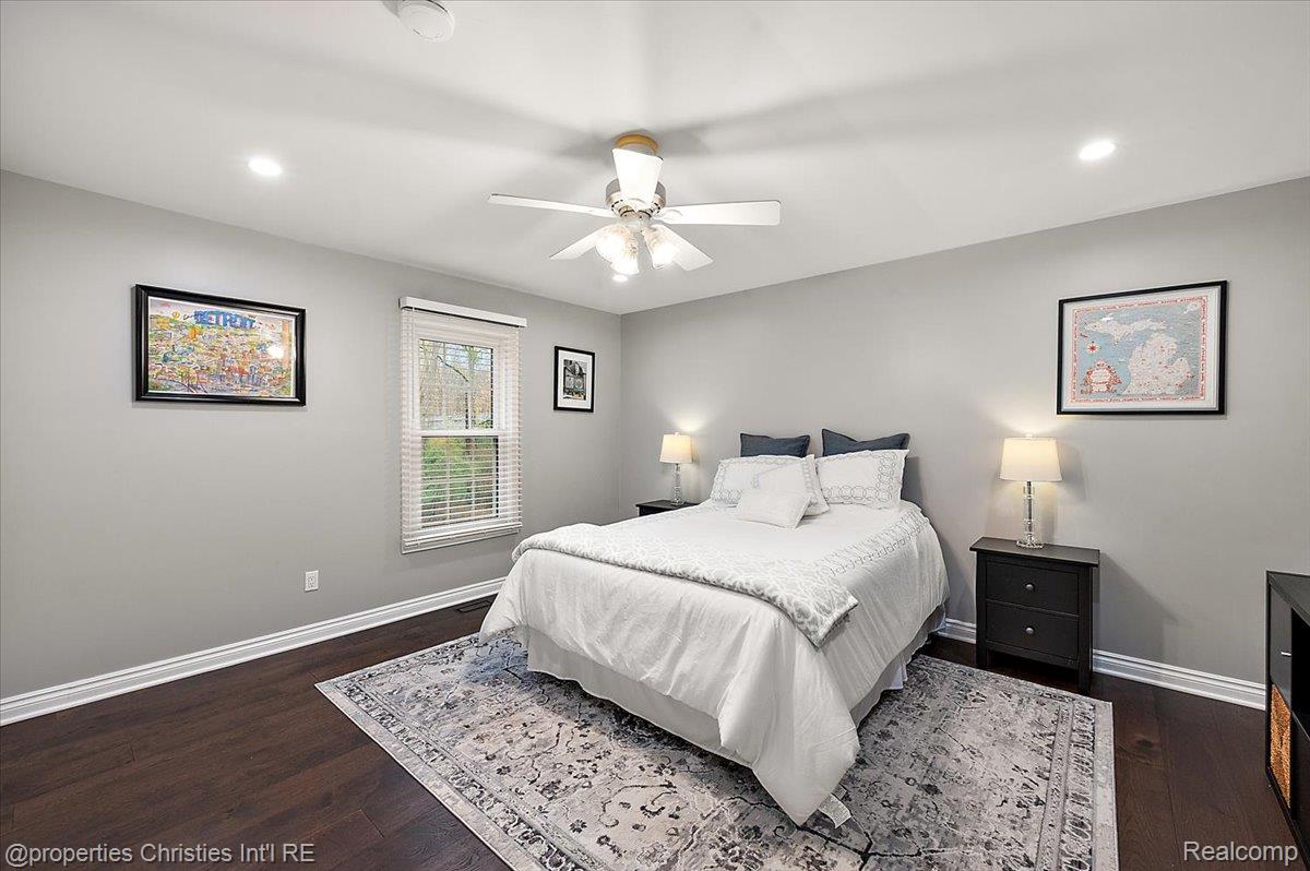 31301 Coachlight Lane