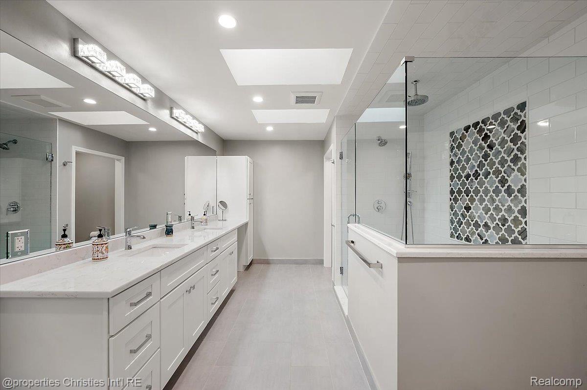 31301 Coachlight Lane