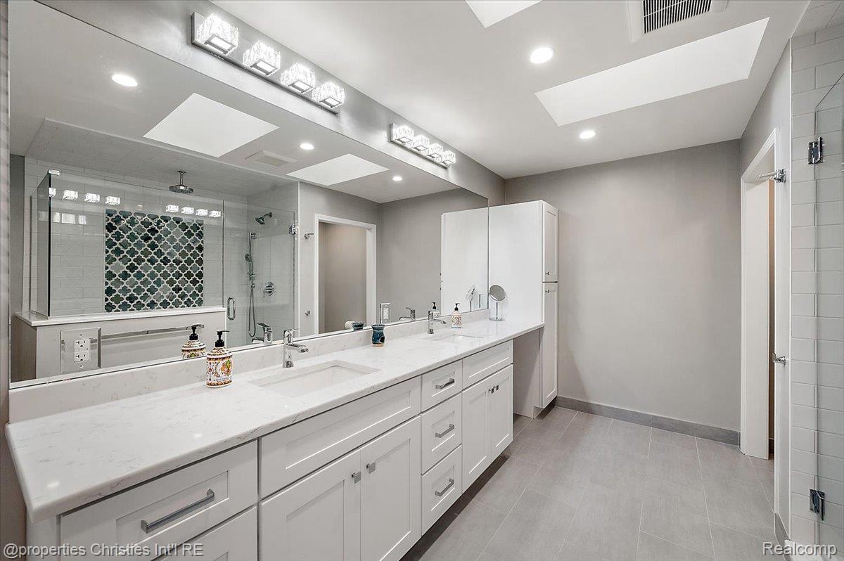 31301 Coachlight Lane