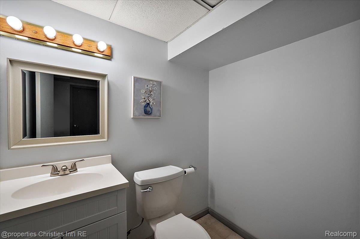 31301 Coachlight Lane