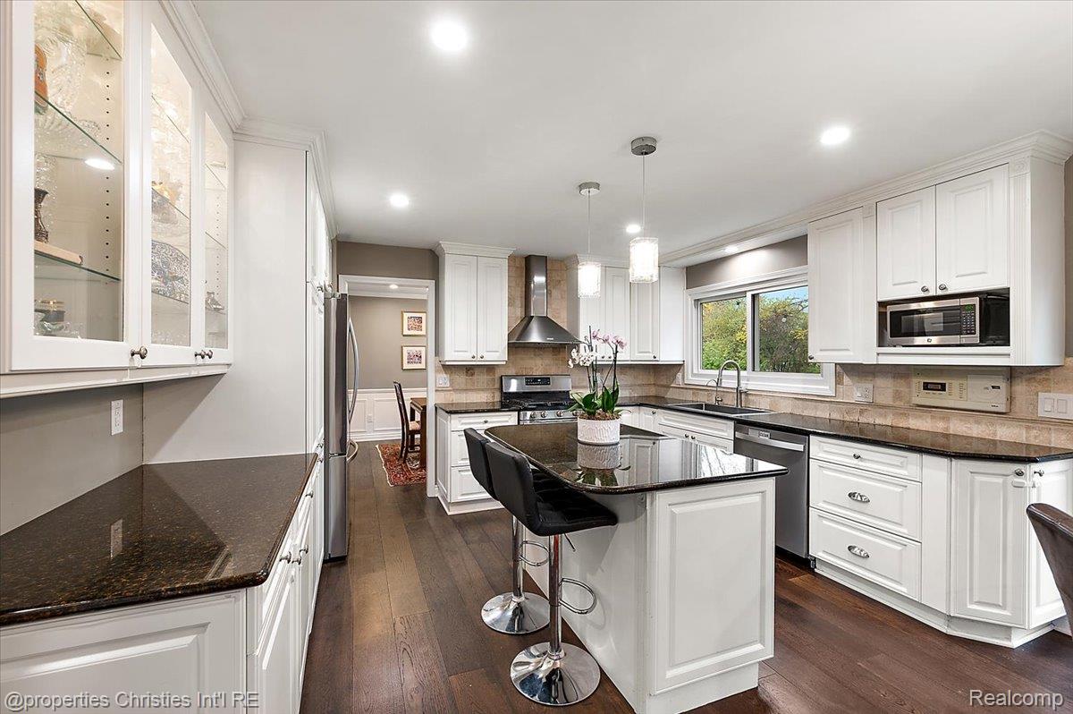 31301 Coachlight Lane