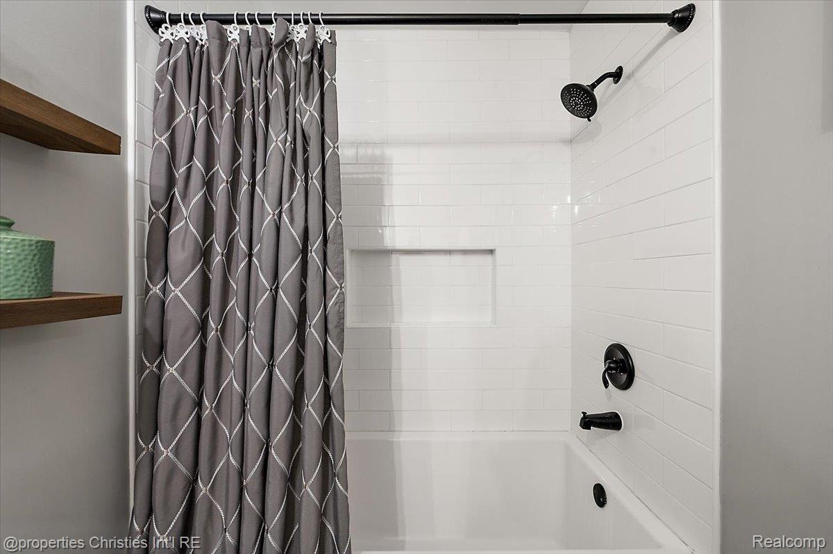 31301 Coachlight Lane