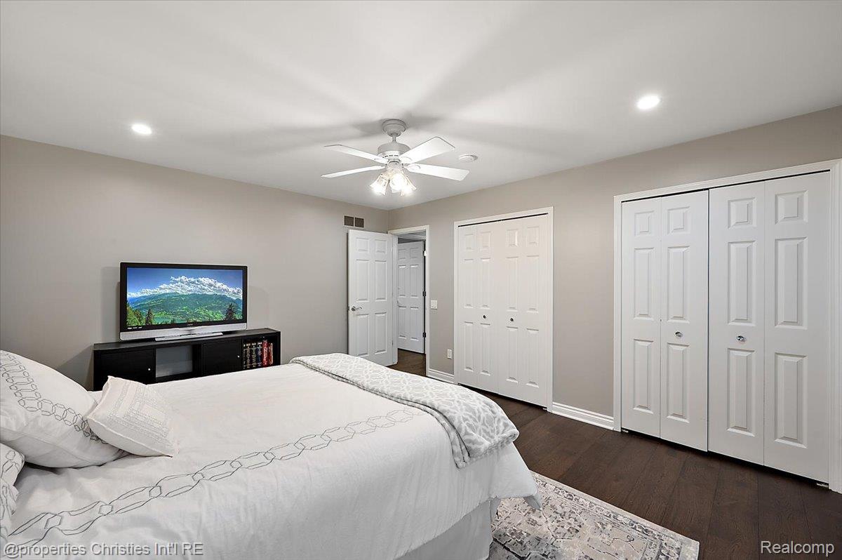 31301 Coachlight Lane