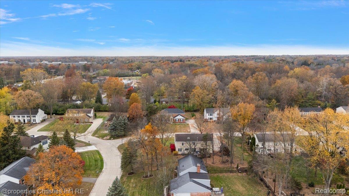 31301 Coachlight Lane