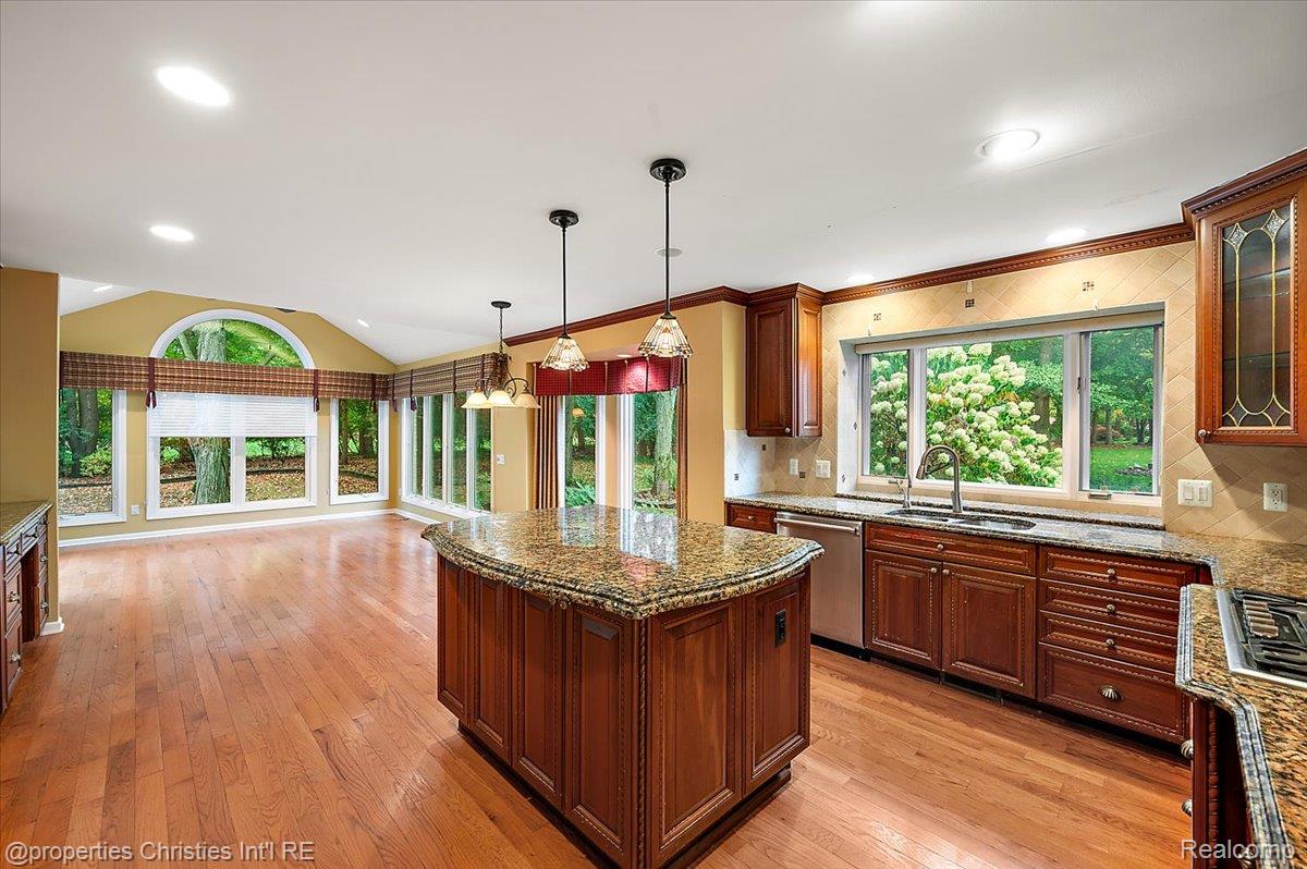 37907 Turnberry Court