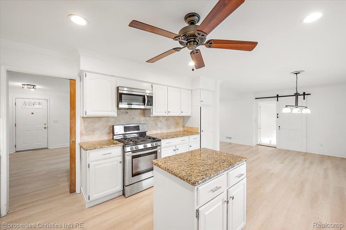 6386 Thorncrest Drive