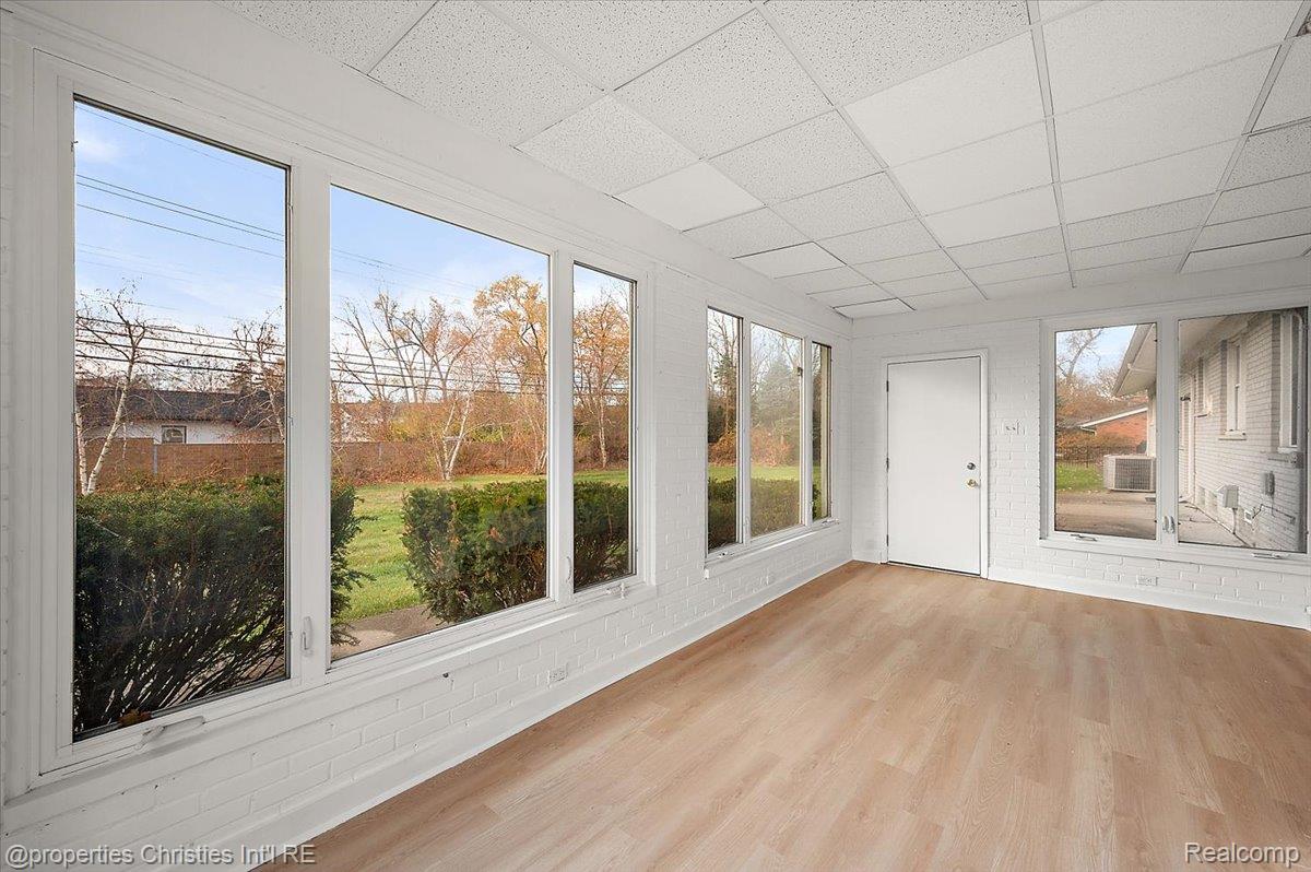 6386 Thorncrest Drive