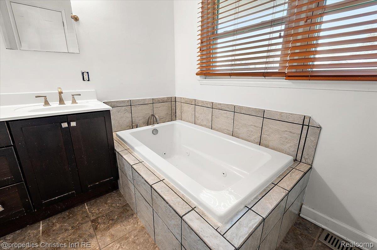 6386 Thorncrest Drive