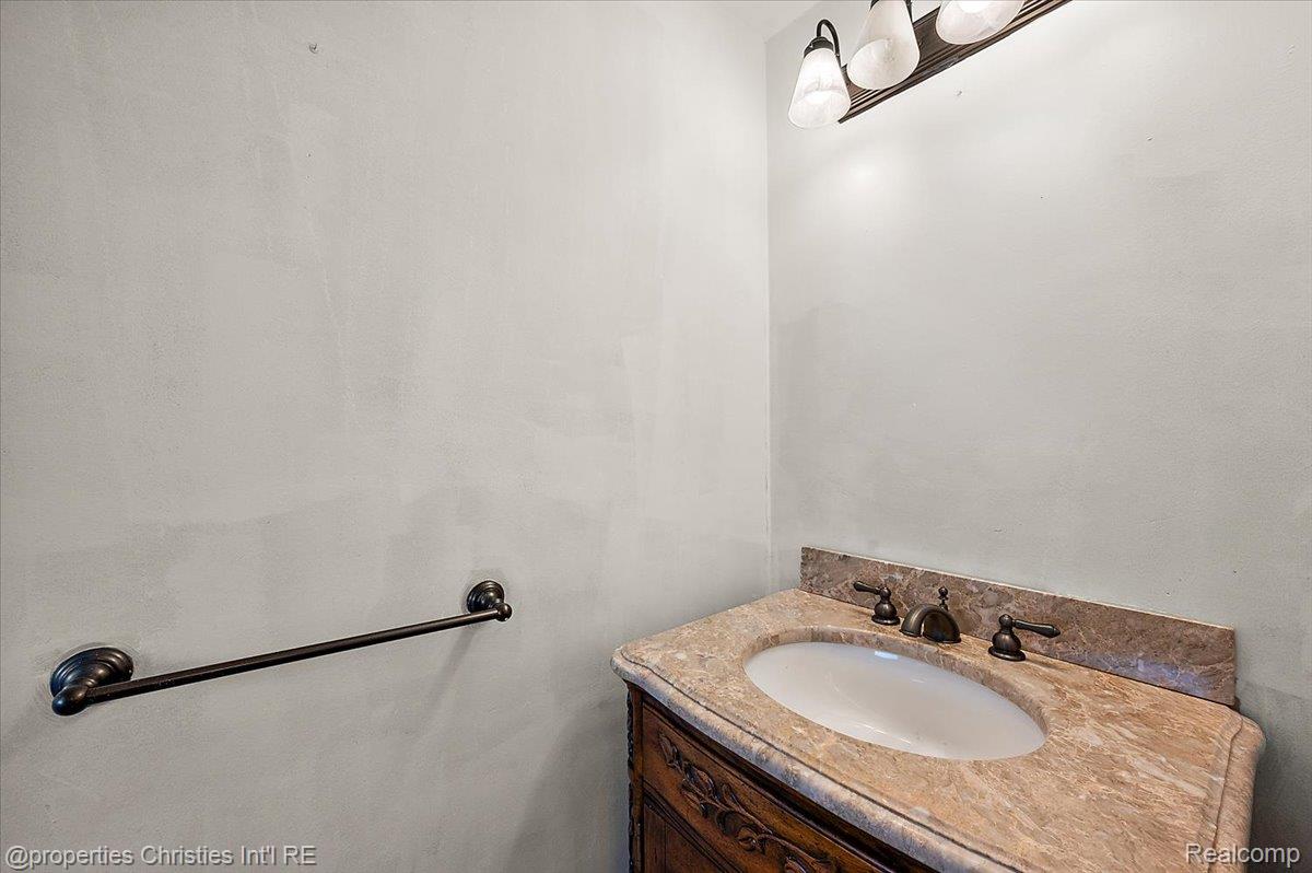 6386 Thorncrest Drive