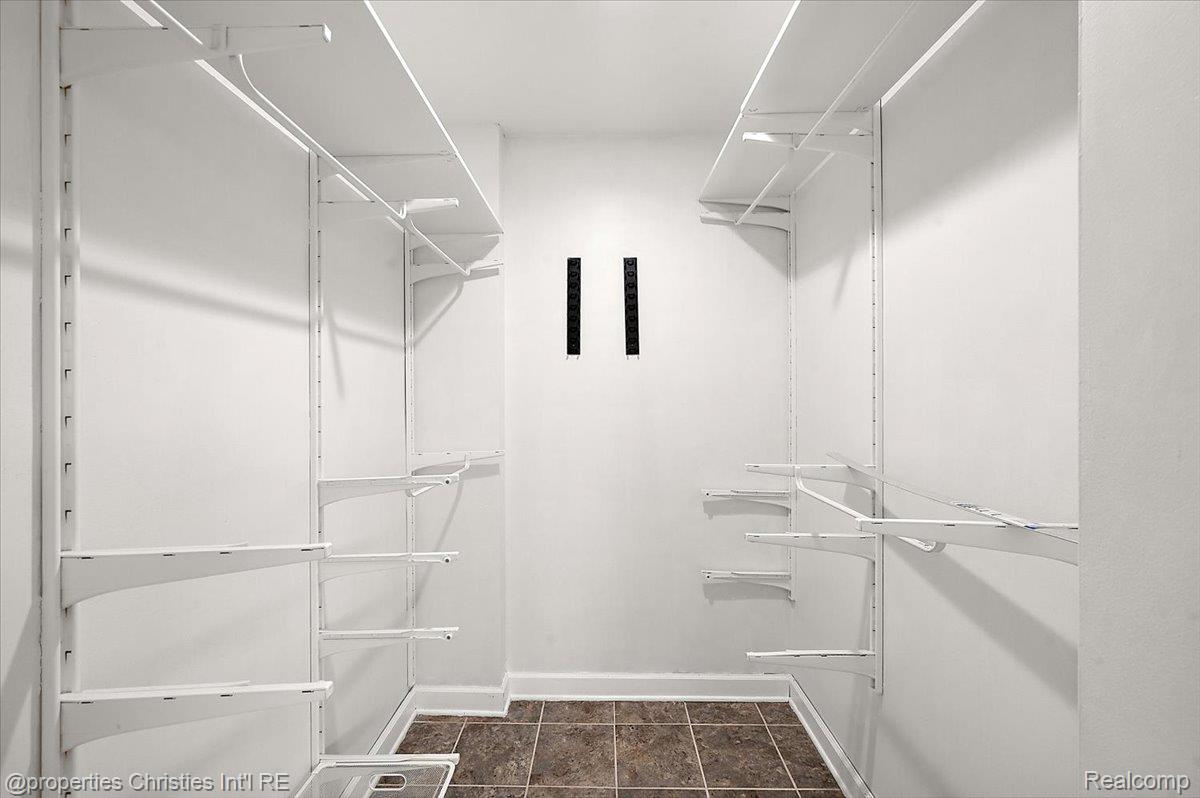 6386 Thorncrest Drive