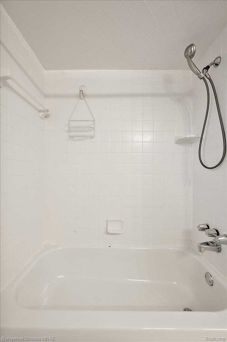 6386 Thorncrest Drive