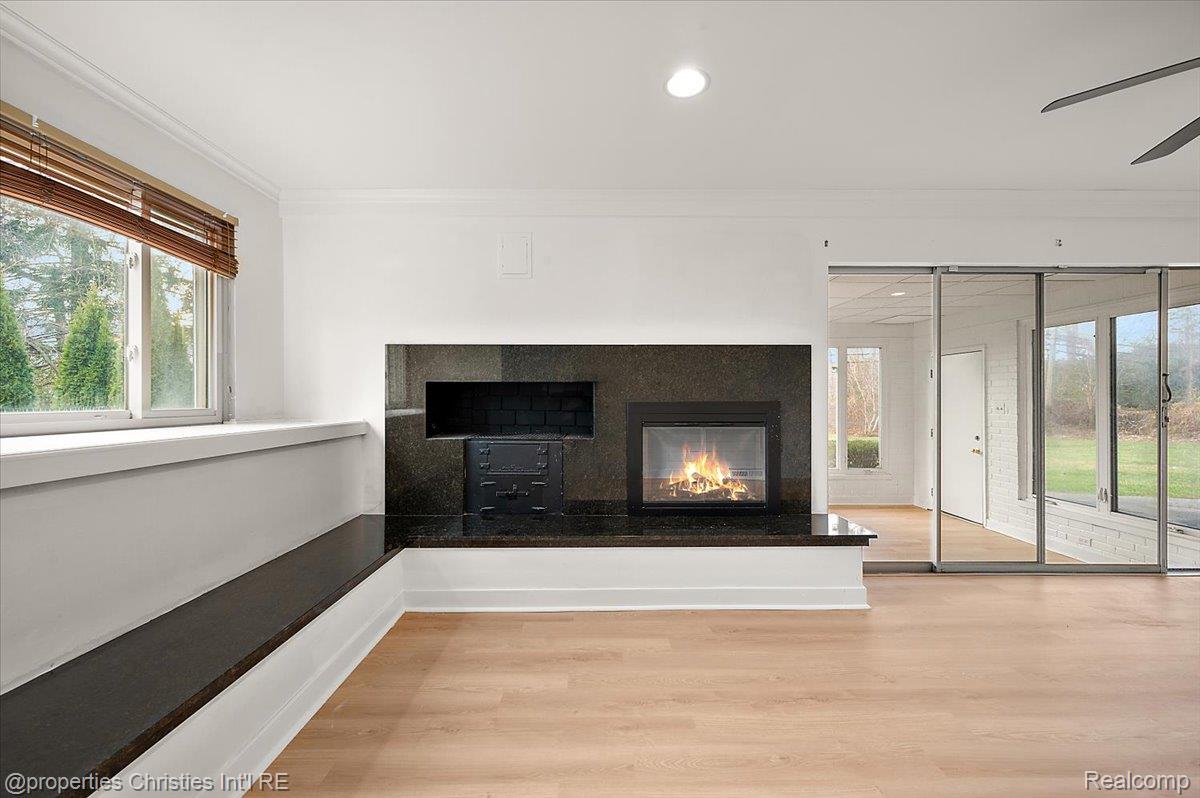 6386 Thorncrest Drive