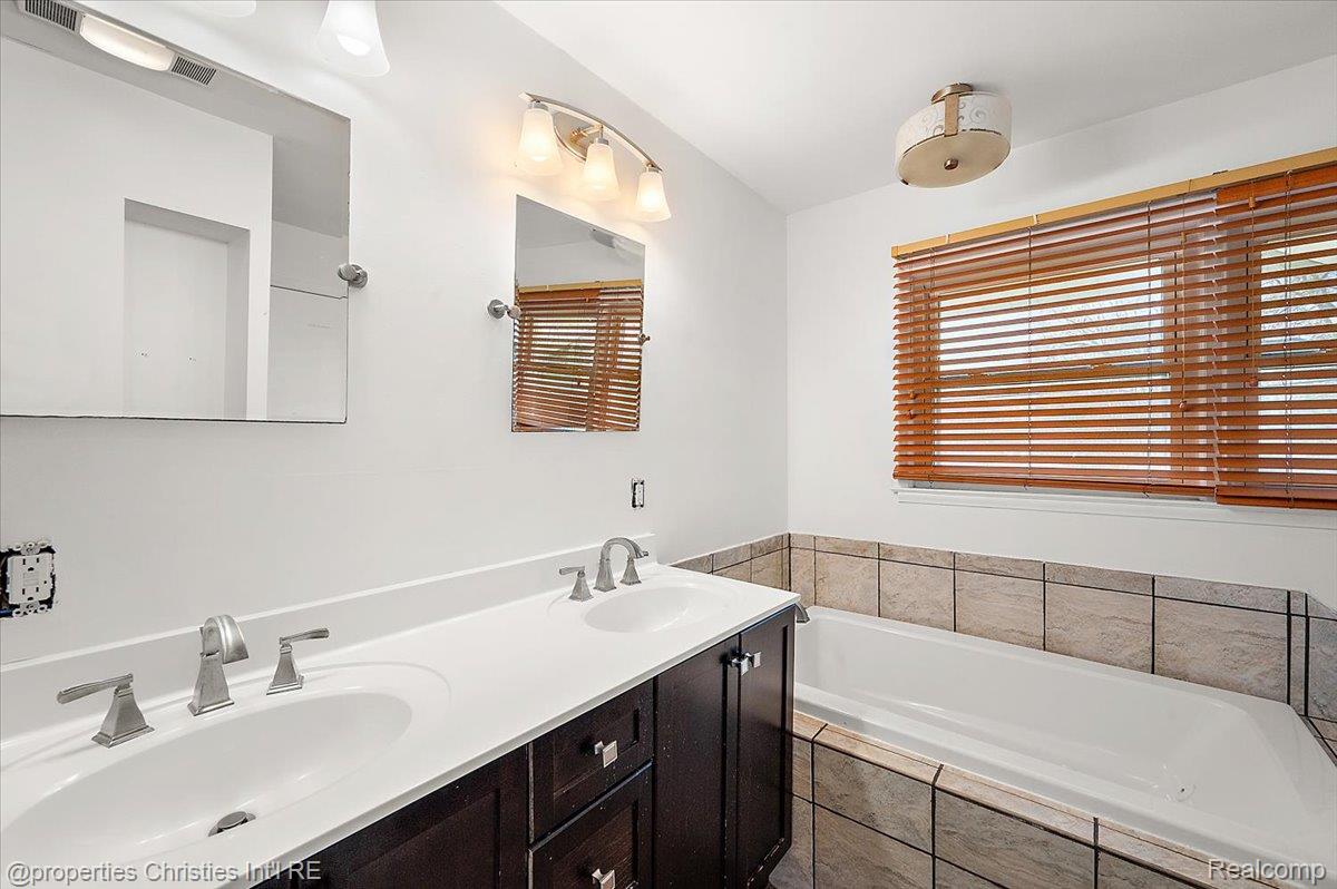 6386 Thorncrest Drive