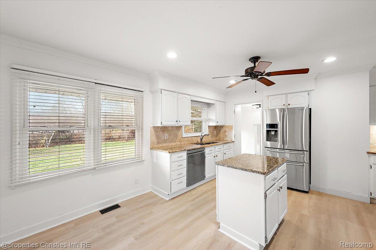 6386 Thorncrest Drive