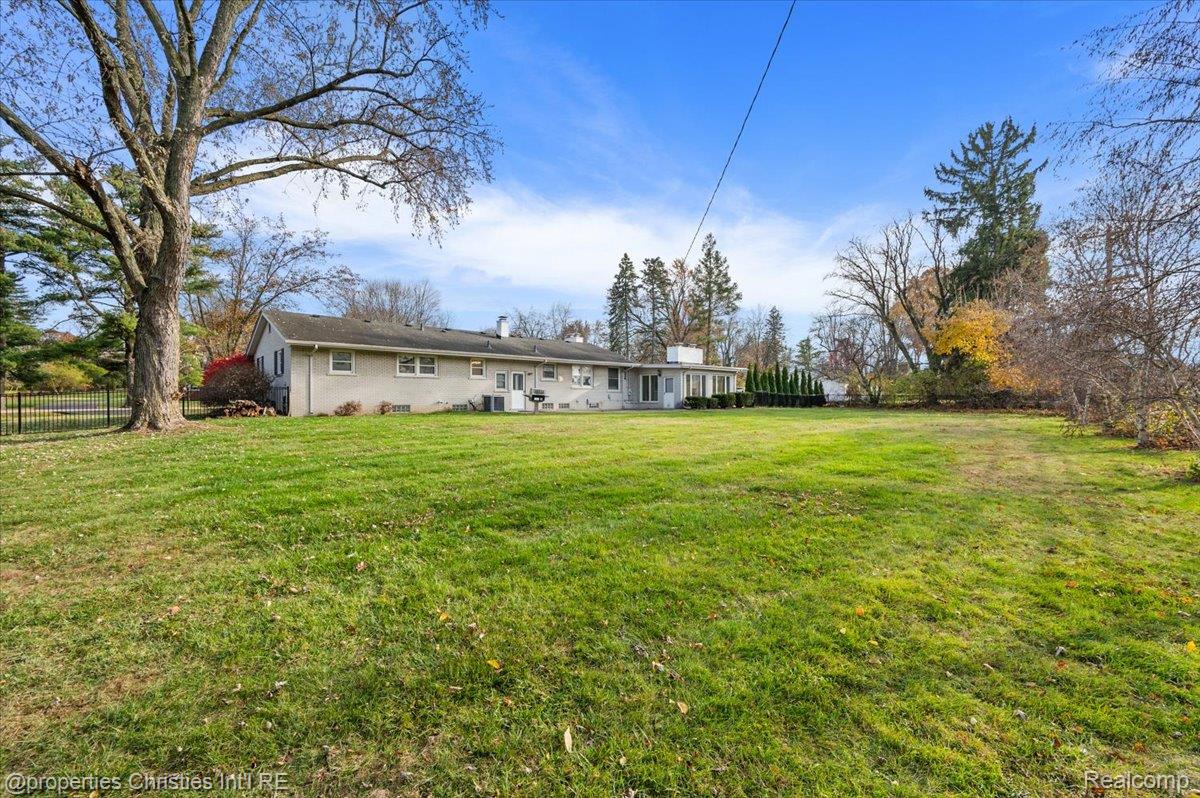 6386 Thorncrest Drive