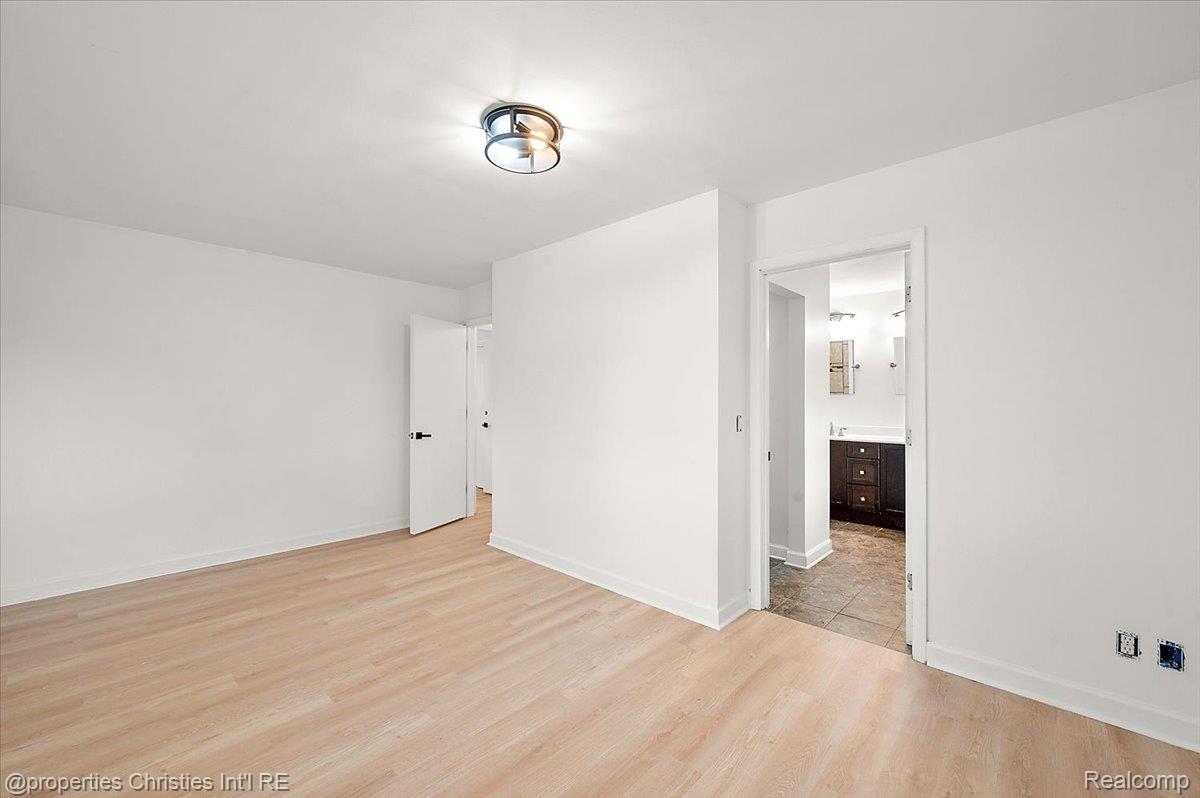 6386 Thorncrest Drive