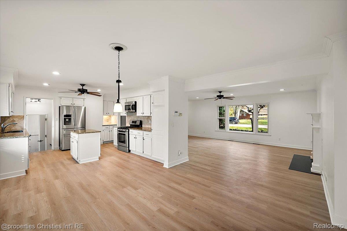 6386 Thorncrest Drive