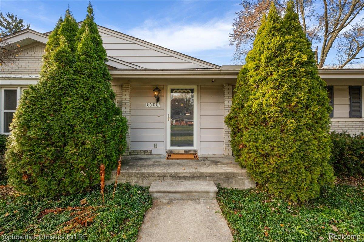 6386 Thorncrest Drive