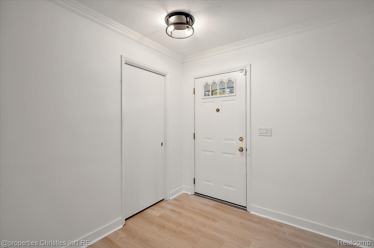 6386 Thorncrest Drive