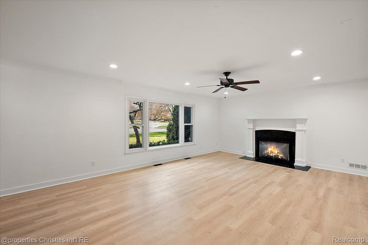 6386 Thorncrest Drive